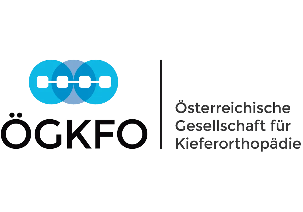 Logo der ÖGKFÖ in Blau mit Text zur Kieferorthopädie