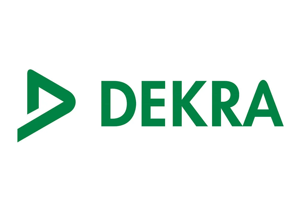 Dekra-Logo mit grünem Pfeil und Schriftzug